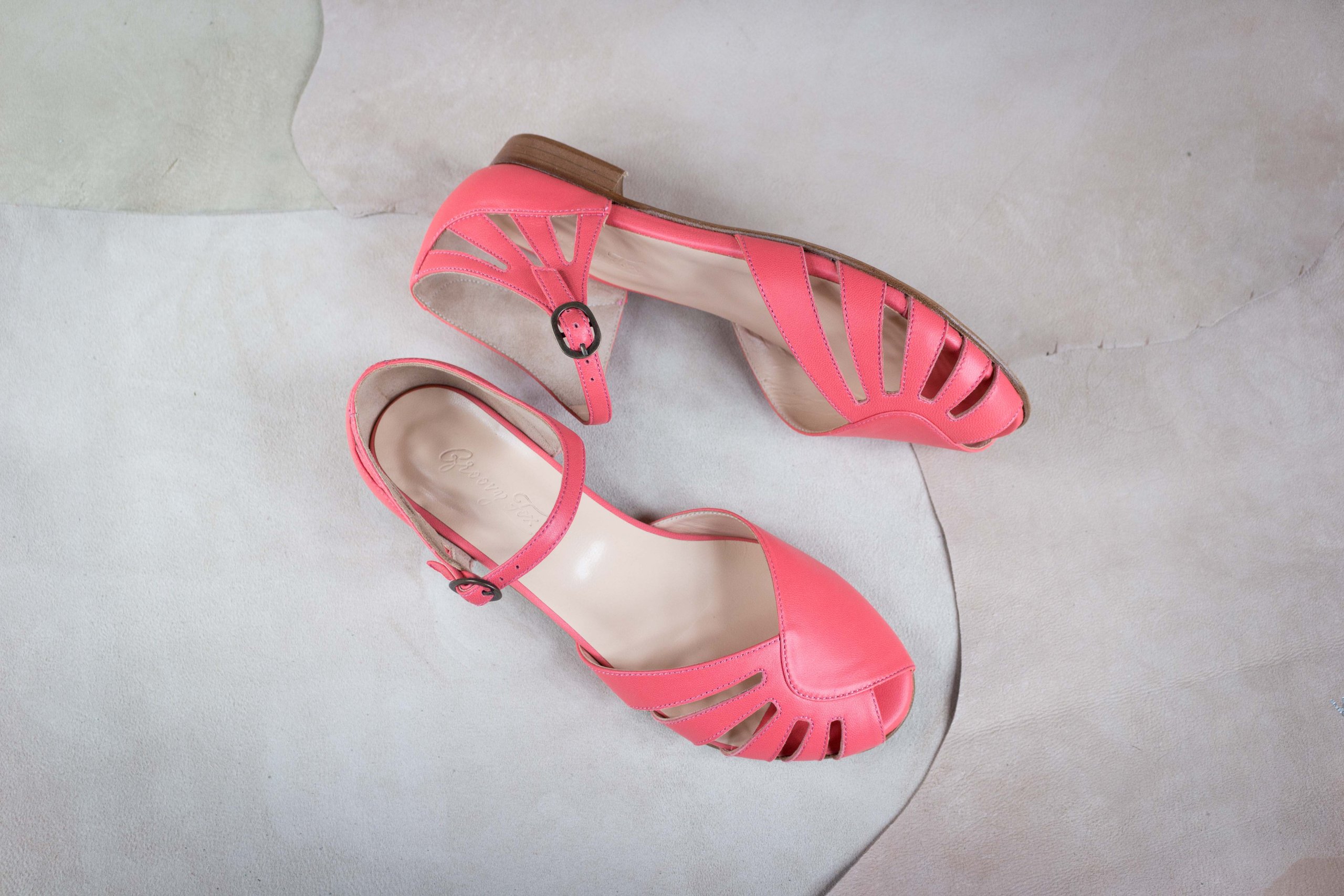 Groovy Fox Chic Flats – Coral – — 1/3