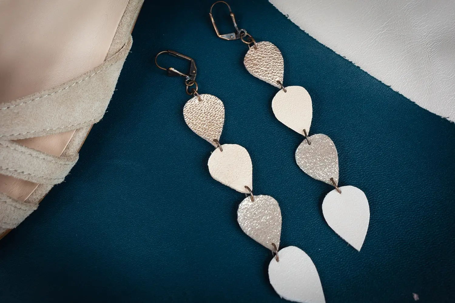 Groovy Fox Upcycled Leather Earrings – Rose Gold/Pearl Beige Drops — 1/1