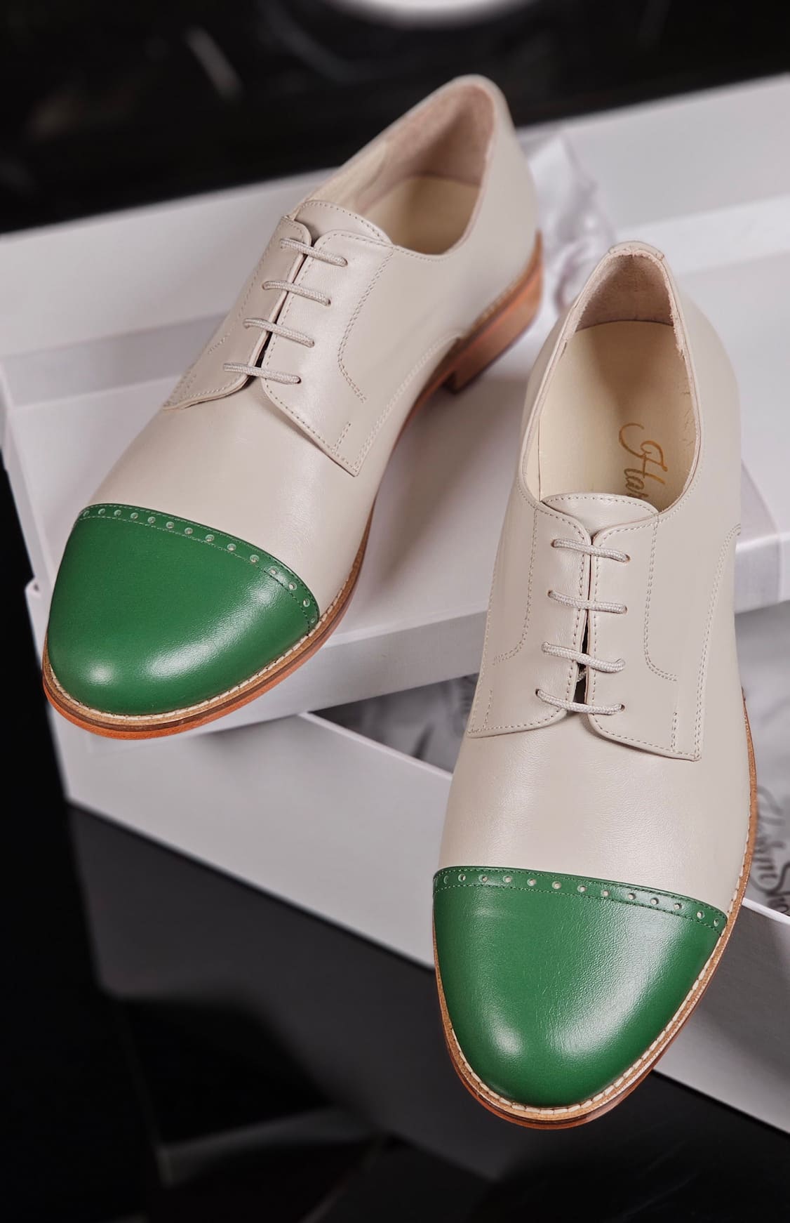 Harlem Shoes California Beige Leather & nose Avocado Green leather 2 cm heel