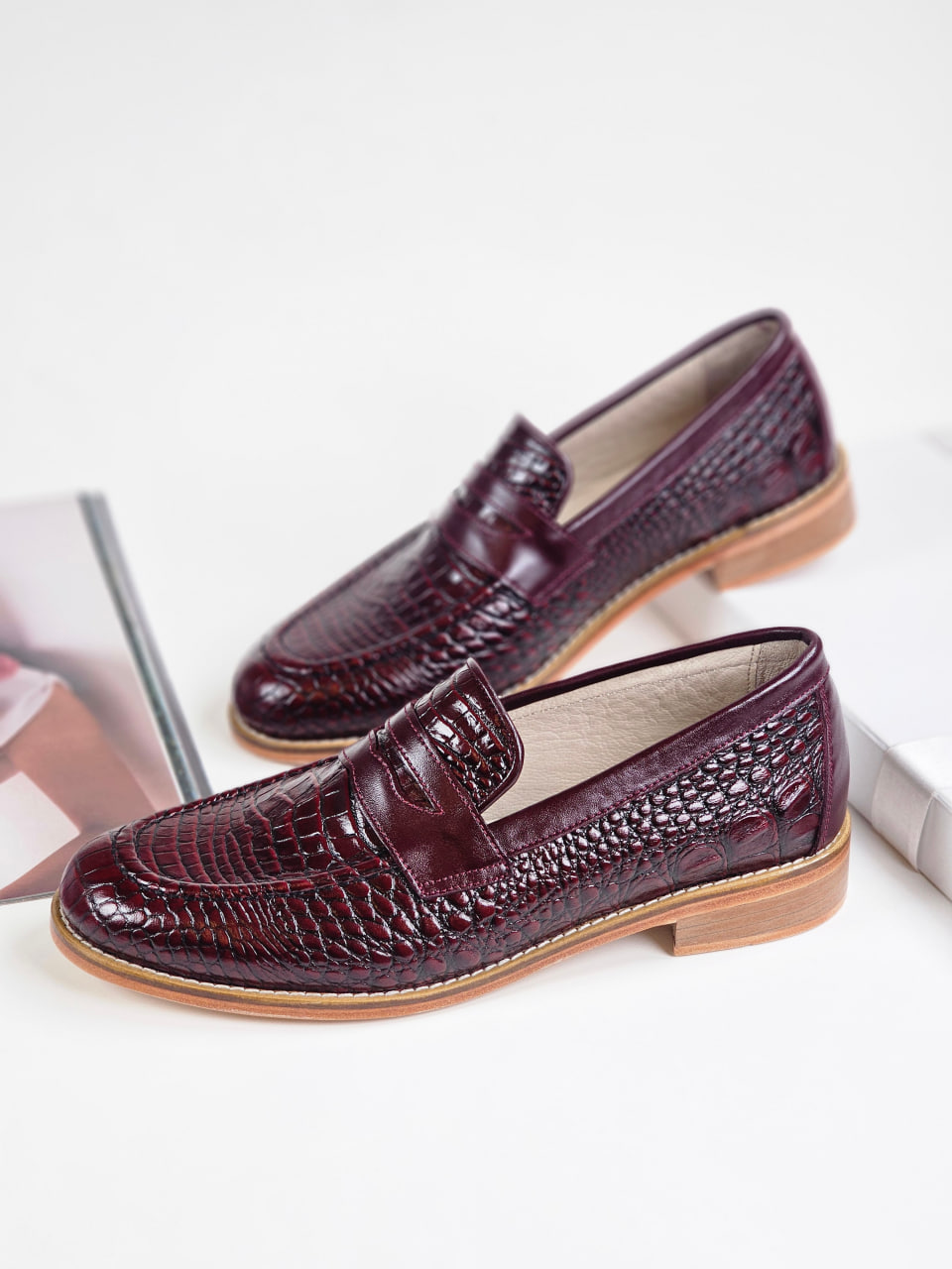 Harlem Shoes Loafers Bordeaux Crocodile-Printed Leather 2 cm heel thumbnail 2