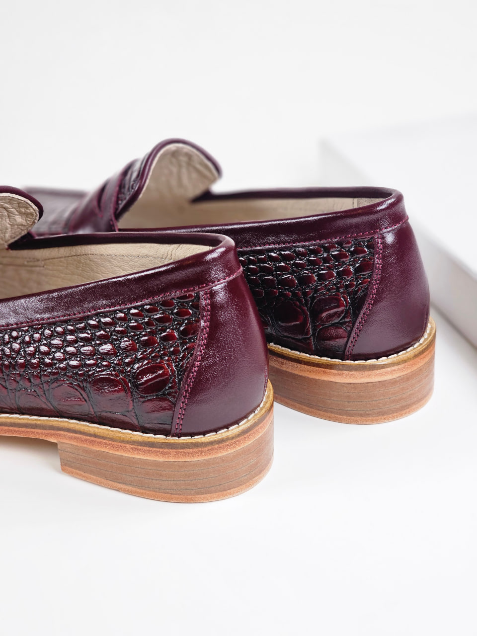 Harlem Shoes Loafers Bordeaux Crocodile-Printed Leather 2 cm heel thumbnail 3
