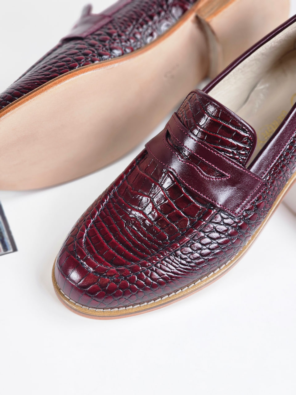 Harlem Shoes Loafers Bordeaux Crocodile-Printed Leather 2 cm heel thumbnail 5