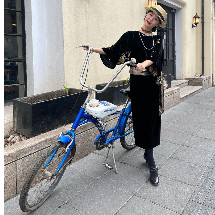 Madame Dynamite Eme Black thumbnail 2