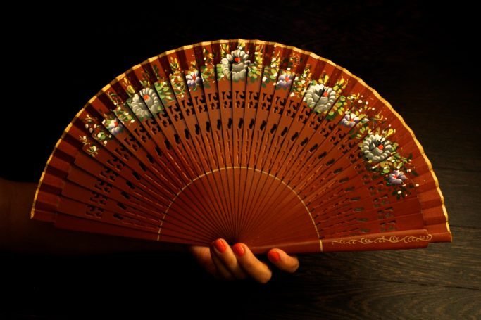 Saint Savoy Hand-Fan “GARDENIAS” Chestnut Brown thumbnail 4