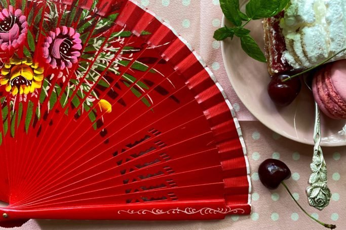 Saint Savoy Hand-Fan “GARDENIAS” Red thumbnail 2