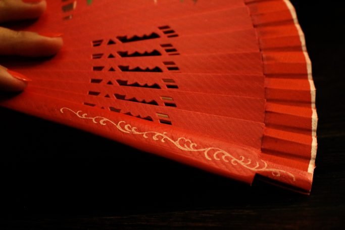 Saint Savoy Hand-Fan “GARDENIAS” Red thumbnail 3