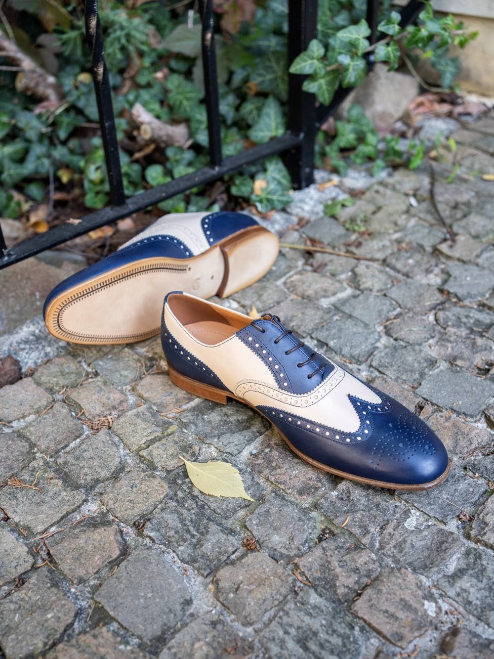 Swing It Shoes Spectators Beige Blue Oxfords thumbnail 3