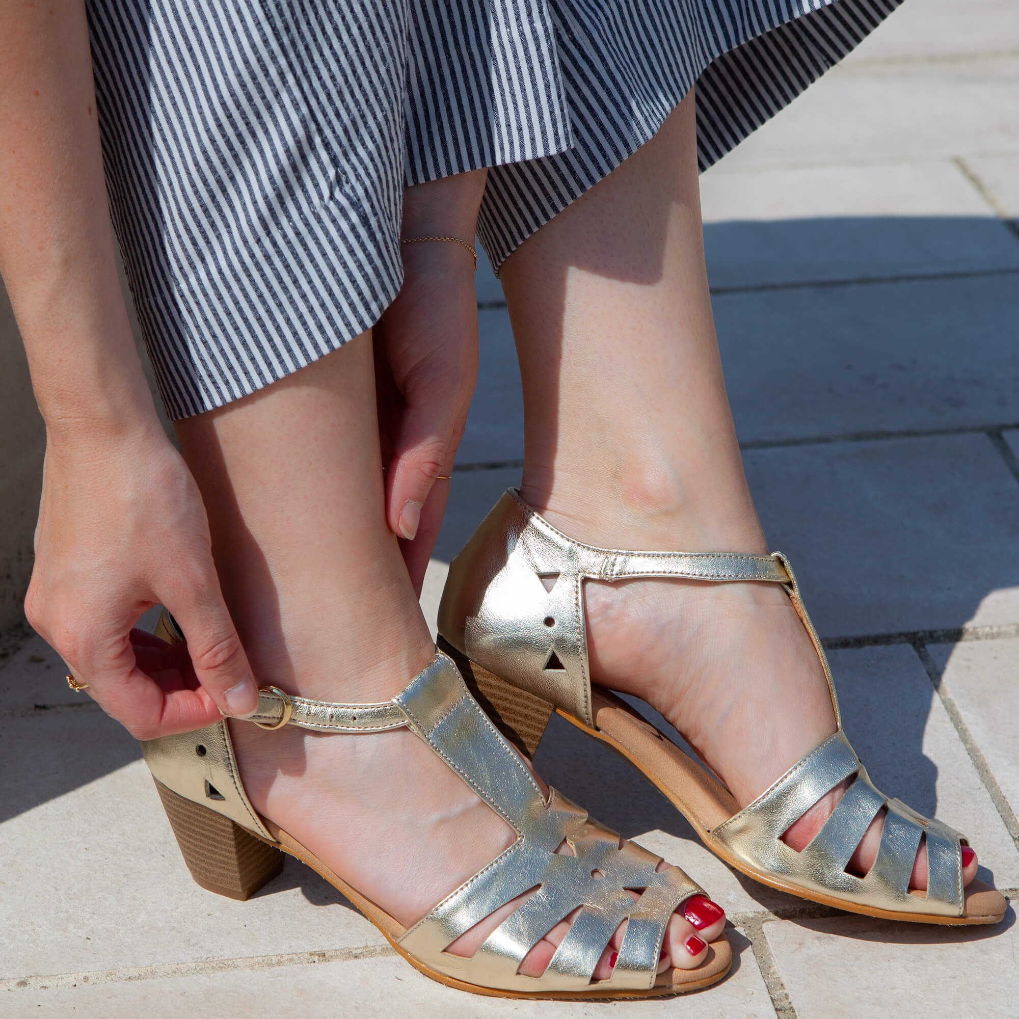 Swivells Gaby Up - Sandales Dorées Vegan à Talons thumbnail 3