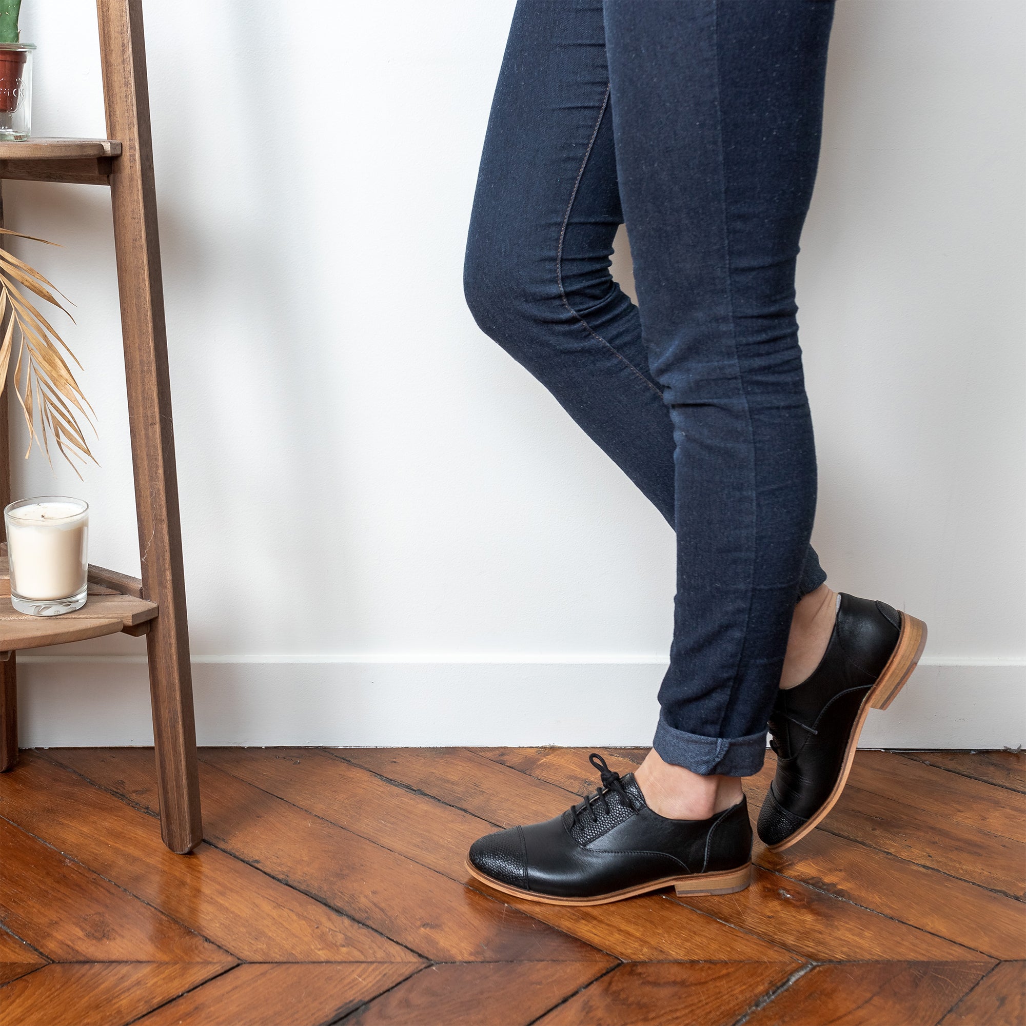 Swivells Poppy - Derbies Noires en Cuir thumbnail 3